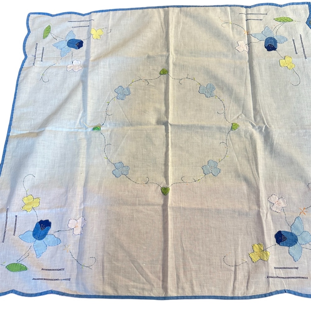 VINTAGE EMBROIRDERED TABLECLOTH